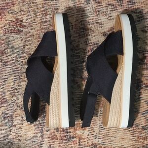New/Never Worn Toms Black Sandals Comfortable Slingback Design